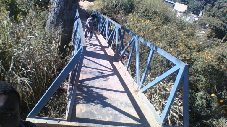 Mau estado da ponte preocupa residentes do Catemo e Cambulucuto
