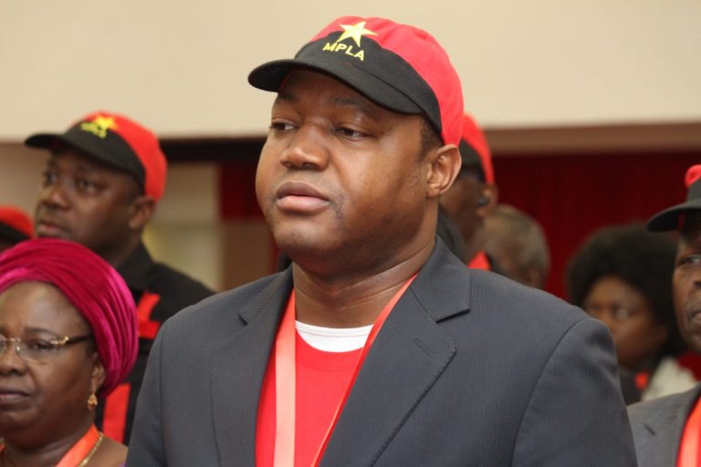 Morre em Luanda político angolano Sérgio Luther Riscova